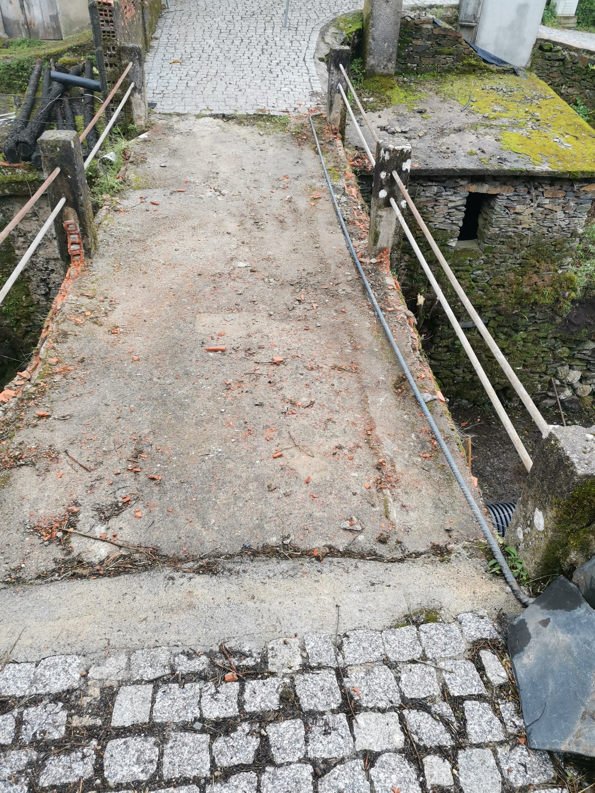 Reconstrução de Pontão em Teixeira de Baixo – Fundo de Emergência Municipal